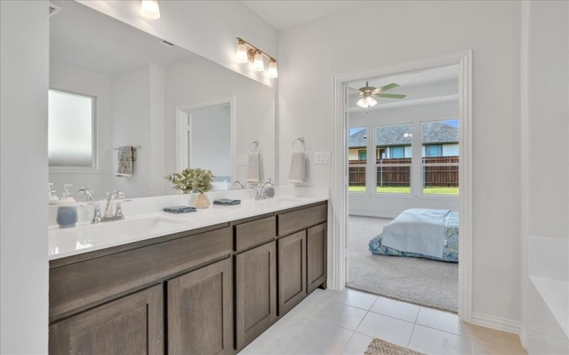 3525 Columbus Street, Gainesville, TX 76240, 4 Bedrooms Bedrooms, ,3 BathroomsBathrooms,Residential,For Sale,3525 Columbus Street,20952965