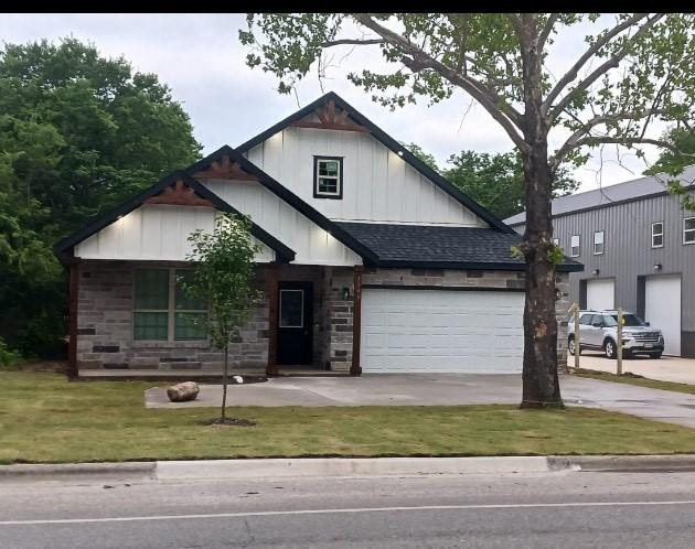 1118 S Grand Avenue, Gainesville, TX 76240, 3 Habitaciones Habitaciones , ,2 BañosBaños,Residential,En Venta,1118 S Grand Avenue,20952967