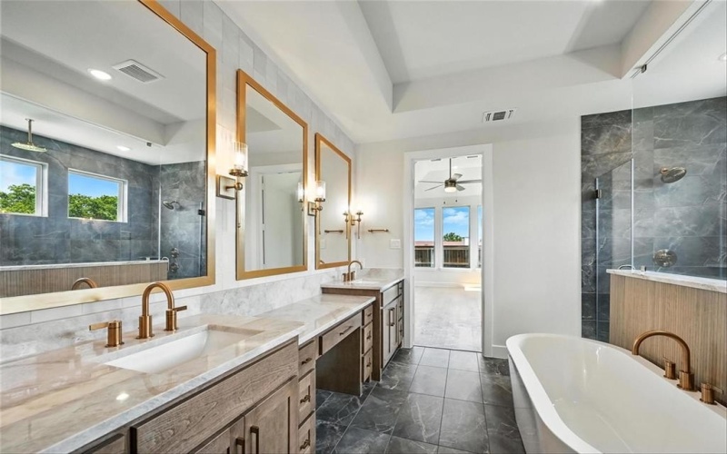 2311 Sarah Drive, Rockwall, TX 75087, 4 Habitaciones Habitaciones , ,5 BañosBaños,Residential,En Venta,2311 Sarah Drive,20953008