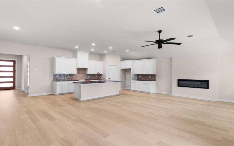 808 Tesslynn Avenue, Godley, TX 76044, 3 Bedrooms Bedrooms, ,2 BathroomsBathrooms,Residential,For Sale,808 Tesslynn Avenue,0,20953353