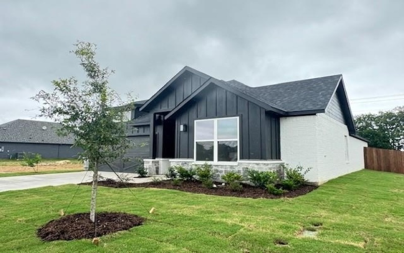 808 Tesslynn Avenue, Godley, TX 76044, 3 Bedrooms Bedrooms, ,2 BathroomsBathrooms,Residential,For Sale,808 Tesslynn Avenue,20953353