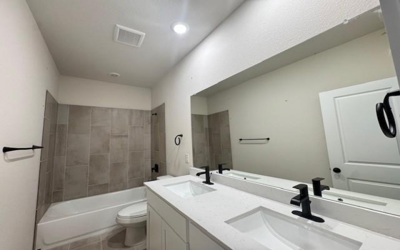 808 Tesslynn Avenue, Godley, TX 76044, 3 Bedrooms Bedrooms, ,2 BathroomsBathrooms,Residential,For Sale,808 Tesslynn Avenue,20953353