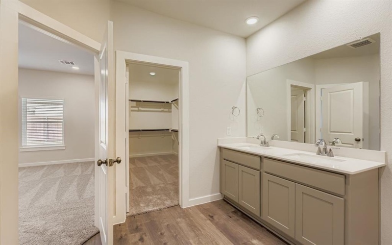 306 Amberville Drive, Red Oak, TX 75154, 4 Habitaciones Habitaciones , ,2 BañosBaños,Residential,En Venta,306 Amberville Drive,0,20953603