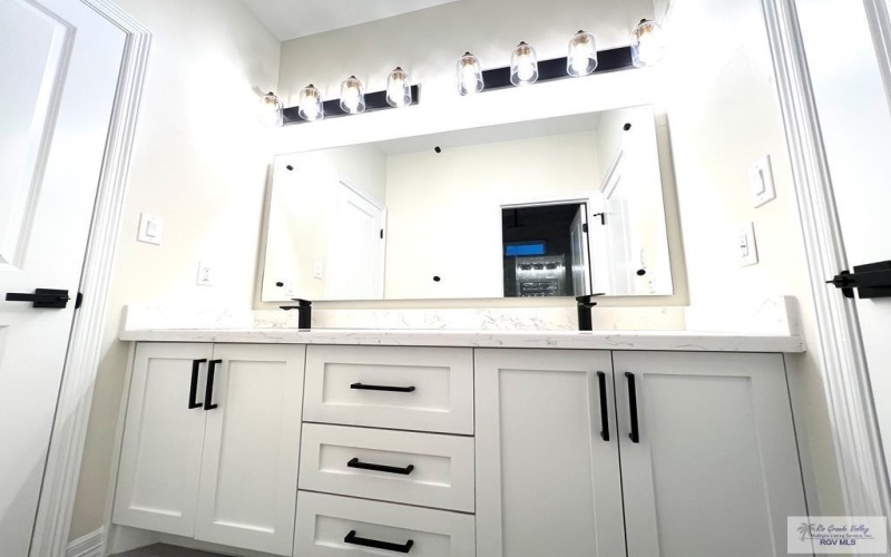 6168 MACKENNA DR, BROWNSVILLE, TX 78526, 4 Habitaciones Habitaciones , ,3 BañosBaños,Residential,En Venta,6168 MACKENNA DR,29765610