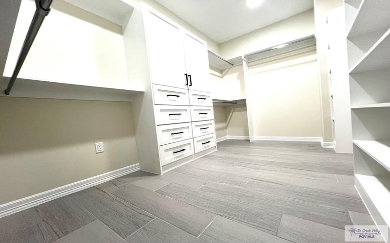 6168 MACKENNA DR, BROWNSVILLE, TX 78526, 4 Habitaciones Habitaciones , ,3 BañosBaños,Residential,En Venta,6168 MACKENNA DR,29765610