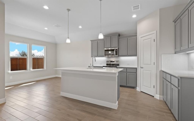 1753 RIVER BEND Road, Burleson, TX 76028, 4 Bedrooms Bedrooms, ,2 BathroomsBathrooms,Residential,For Sale,1753 RIVER BEND Road,20952842