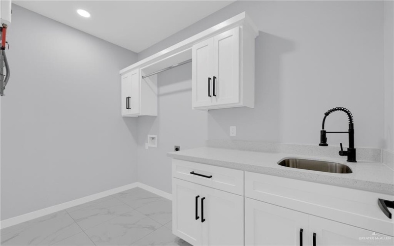 3107 S Auburndale Avenue, Edinburg, TX 78542, 3 Habitaciones Habitaciones , ,3 BañosBaños,Residential,En Venta,3107 S Auburndale Avenue,472604