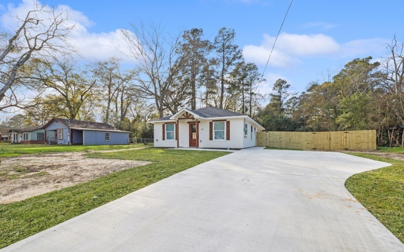 716 Lock, Nacogdoches, TX 75964, 4 Bedrooms Bedrooms, ,2 BathroomsBathrooms,Residential,For Sale,716 Lock,22500978