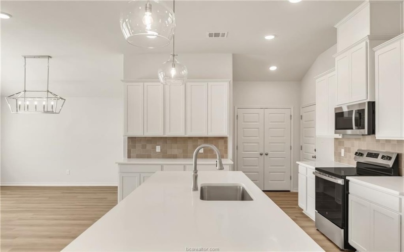 3148 Margaret Rudder Parkway, Bryan, TX 77808, 3 Bedrooms Bedrooms, ,2 BathroomsBathrooms,Residential,For Sale,3148 Margaret Rudder Parkway,0,25006473