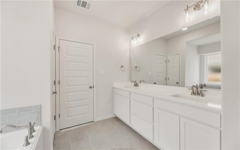 3148 Margaret Rudder Parkway, Bryan, TX 77808, 3 Bedrooms Bedrooms, ,2 BathroomsBathrooms,Residential,For Sale,3148 Margaret Rudder Parkway,0,25006473