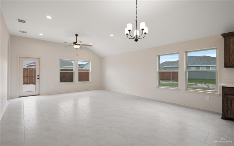 917 W Star Flower Street, Edinburg, TX 78541, 3 Habitaciones Habitaciones , ,2 BañosBaños,Residential,En Venta,917 W Star Flower Street,472391