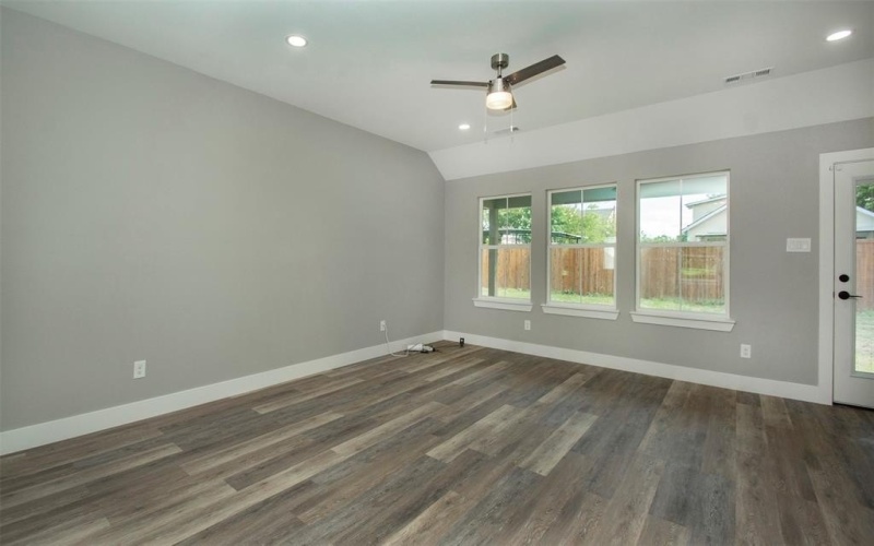 519 W James Street, Wills Point, TX 75169, 3 Habitaciones Habitaciones , ,2 BañosBaños,Residential,En Venta,519 W James Street,0,20870968