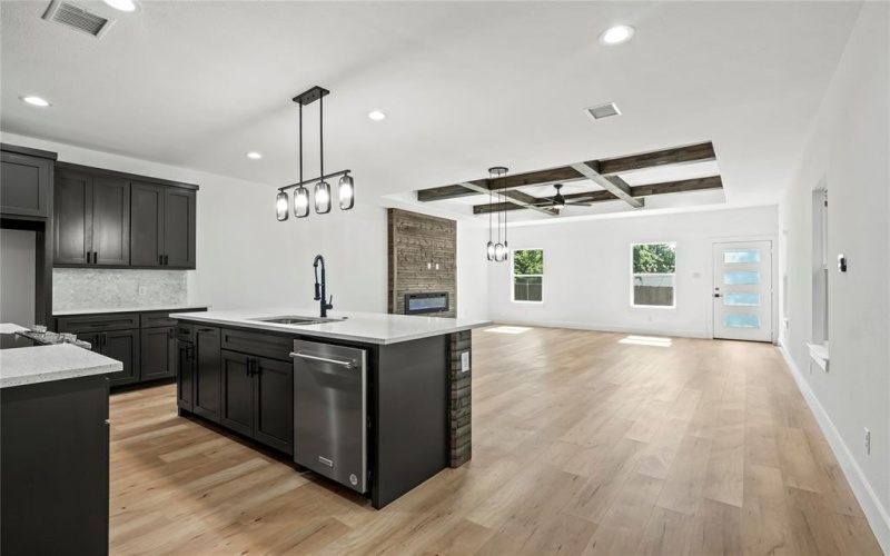 1527 S Denley Drive, Dallas, TX 75216, 4 Habitaciones Habitaciones , ,2 BañosBaños,Residential,En Venta,1527 S Denley Drive,20954677