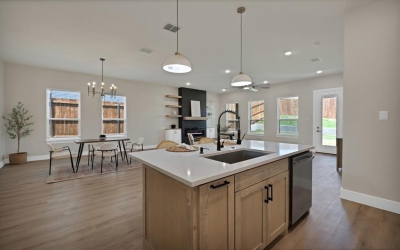 5328 Locke Avenue, Fort Worth, TX 76107, 4 Habitaciones Habitaciones , ,2 BañosBaños,Residential,En Venta,5328 Locke Avenue,20954841