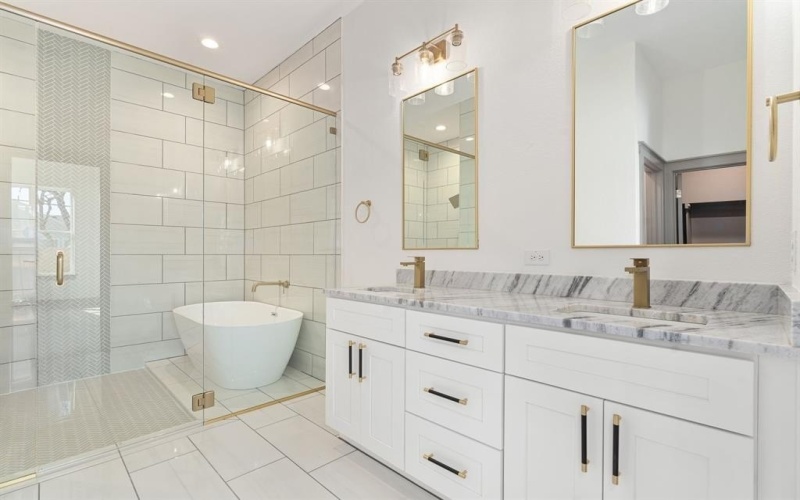 840 Northwood Road, Fort Worth, TX 76107, 4 Bedrooms Bedrooms, ,3 BathroomsBathrooms,Residential,For Sale,840 Northwood Road,20955318