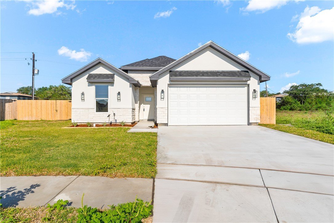 1263 La Esmeralda Drive, Kingsville, TX 78363, 3 Bedrooms Bedrooms, ,2 BathroomsBathrooms,Residential,For Sale,1263 La Esmeralda Drive,0,460010