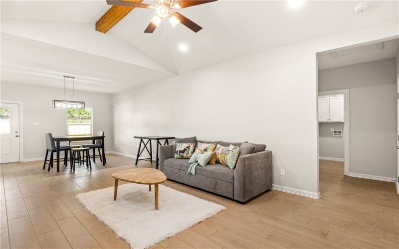 1263 La Esmeralda Drive, Kingsville, TX 78363, 3 Bedrooms Bedrooms, ,2 BathroomsBathrooms,Residential,For Sale,1263 La Esmeralda Drive,0,460010