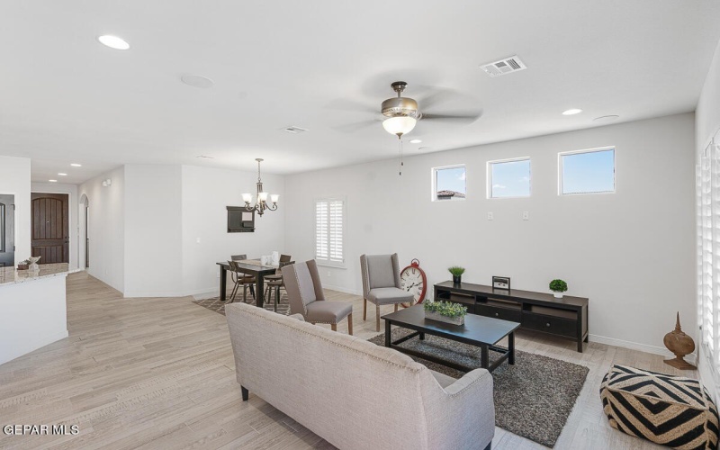 13817 Paseo Bosque Avenue, El Paso, TX 79928, 3 Habitaciones Habitaciones , ,2 BañosBaños,Residential,En Venta,13817 Paseo Bosque Avenue,923811