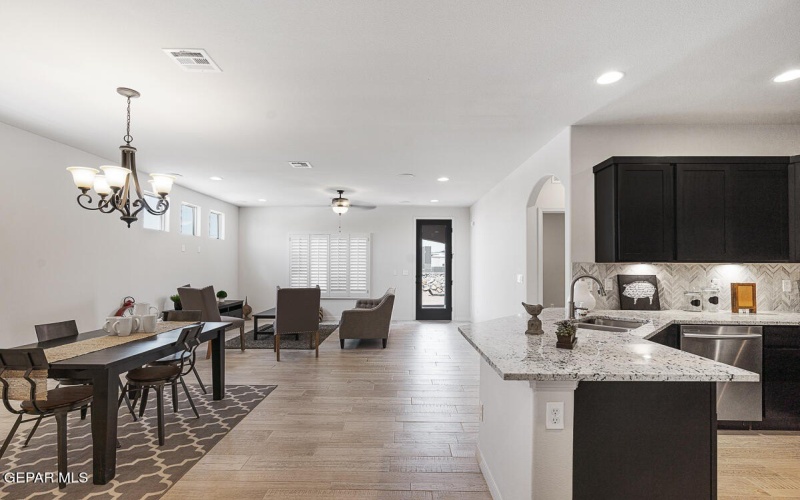 13817 Paseo Bosque Avenue, El Paso, TX 79928, 3 Habitaciones Habitaciones , ,2 BañosBaños,Residential,En Venta,13817 Paseo Bosque Avenue,923811