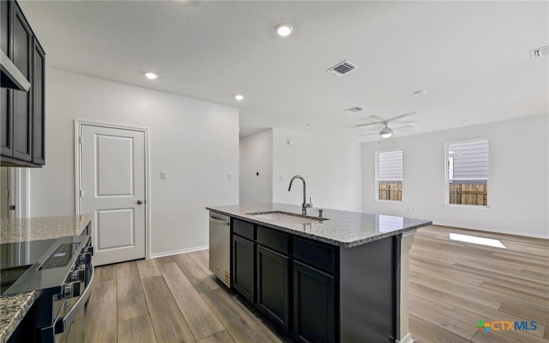715 Ryan Street, Belton, TX 76513, 3 Habitaciones Habitaciones , ,2 BañosBaños,Residential,En Venta,715 Ryan Street,582119
