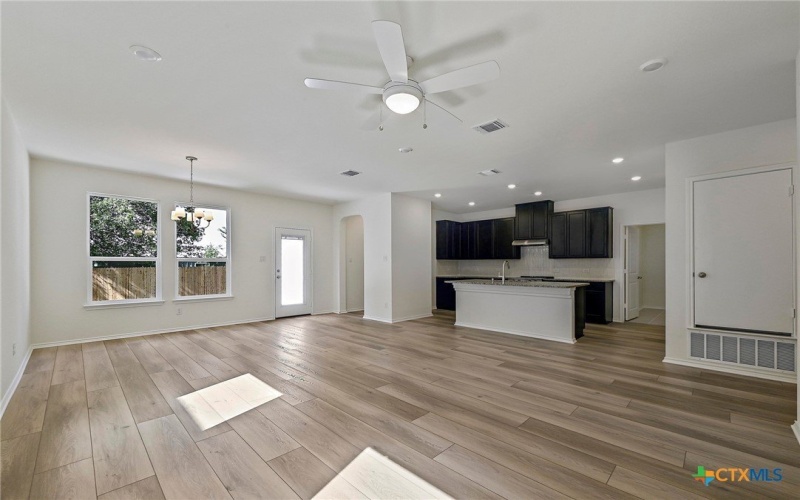 715 Ryan Street, Belton, TX 76513, 3 Habitaciones Habitaciones , ,2 BañosBaños,Residential,En Venta,715 Ryan Street,582119