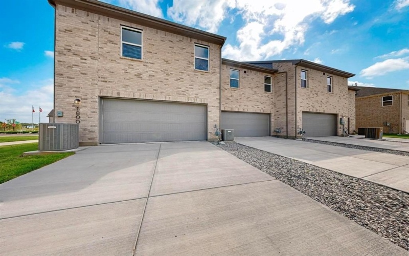 1800 Summer Aura, Mesquite, TX 75181, 3 Bedrooms Bedrooms, ,2 BathroomsBathrooms,Residential,For Sale,1800 Summer Aura,20955726