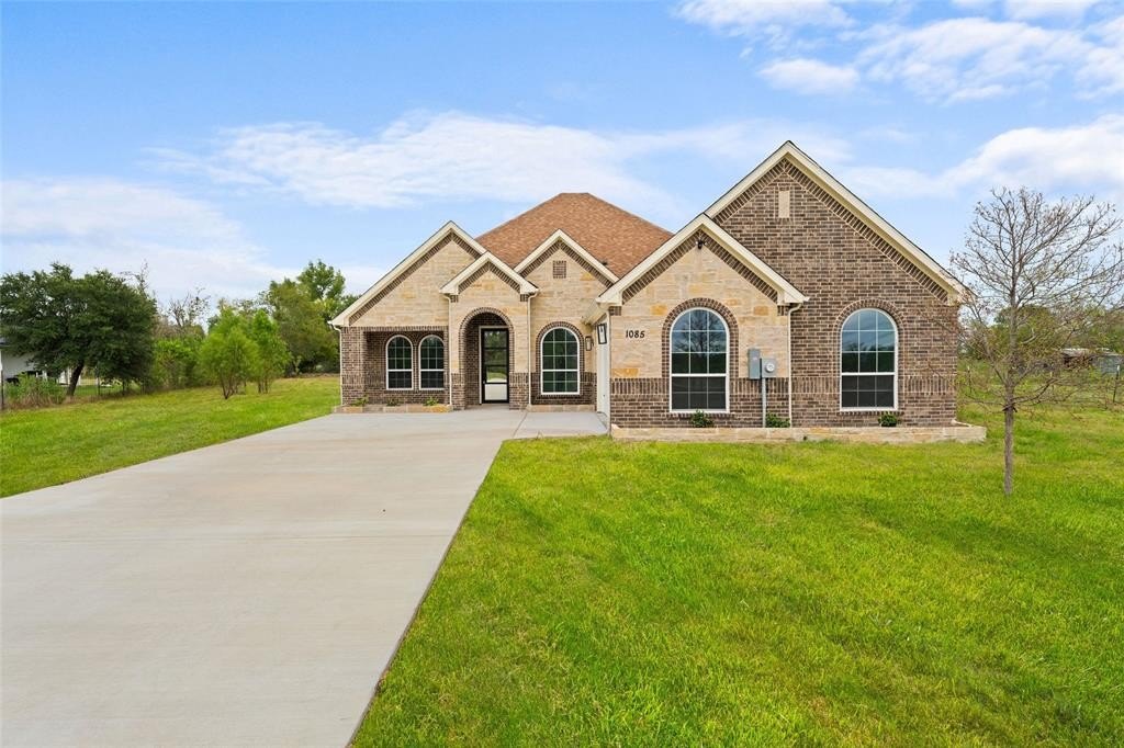 1085 Country Lane, Oak Ridge, TX 75142, 4 Bedrooms Bedrooms, ,2 BathroomsBathrooms,Residential,For Sale,1085 Country Lane,20955892