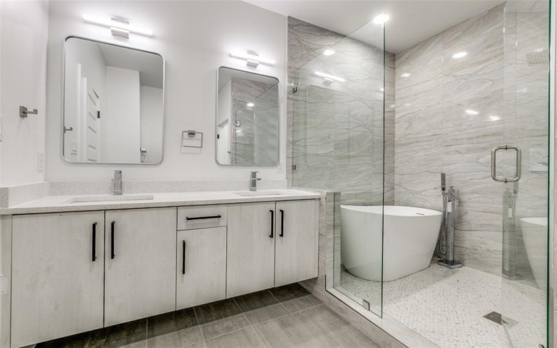 5704 Riverside Drive, Dallas, TX 75235, 2 Habitaciones Habitaciones , ,3 BañosBaños,Residential Multi Family,En Venta,5704 Riverside Drive,20956344