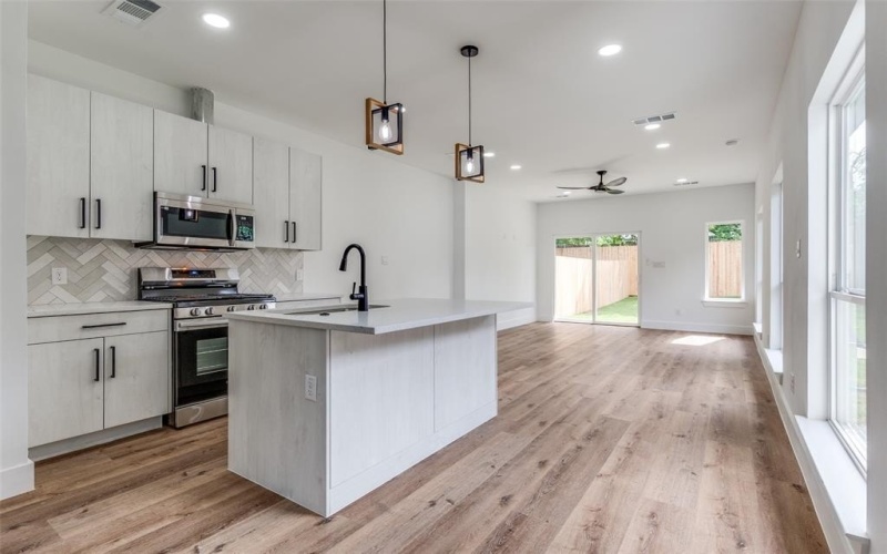 5704 Riverside Drive, Dallas, TX 75235, 2 Habitaciones Habitaciones , ,3 BañosBaños,Residential Multi Family,En Venta,5704 Riverside Drive,20956344