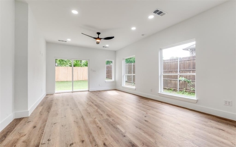 5704 Riverside Drive, Dallas, TX 75235, 2 Habitaciones Habitaciones , ,3 BañosBaños,Residential Multi Family,En Venta,5704 Riverside Drive,20956344