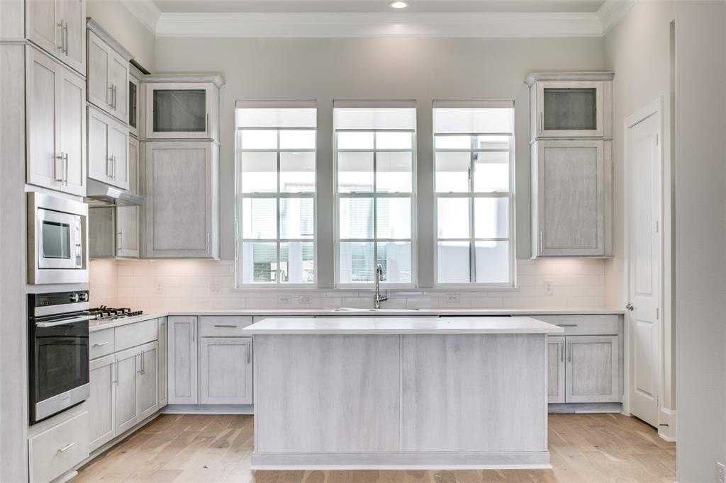4645 New Water Lane, Dallas, TX 75219, 3 Habitaciones Habitaciones , ,3 BañosBaños,Residential,En Venta,4645 New Water Lane,20956819