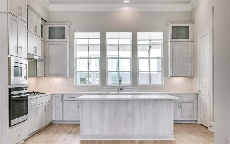 4645 New Water Lane, Dallas, TX 75219, 3 Habitaciones Habitaciones , ,3 BañosBaños,Residential,En Venta,4645 New Water Lane,20956819