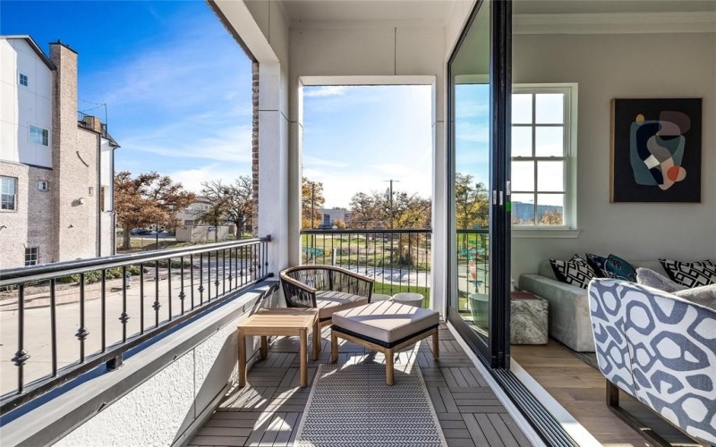 4645 New Water Lane, Dallas, TX 75219, 3 Habitaciones Habitaciones , ,3 BañosBaños,Residential,En Venta,4645 New Water Lane,20956819