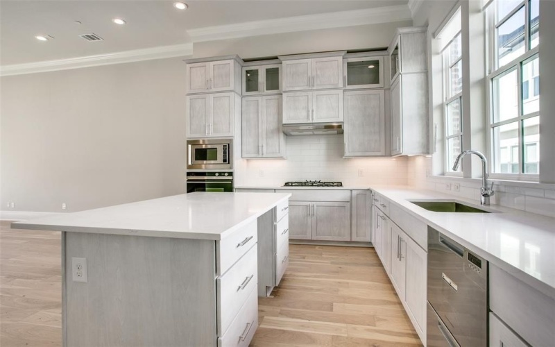 4645 New Water Lane, Dallas, TX 75219, 3 Habitaciones Habitaciones , ,3 BañosBaños,Residential,En Venta,4645 New Water Lane,20956819