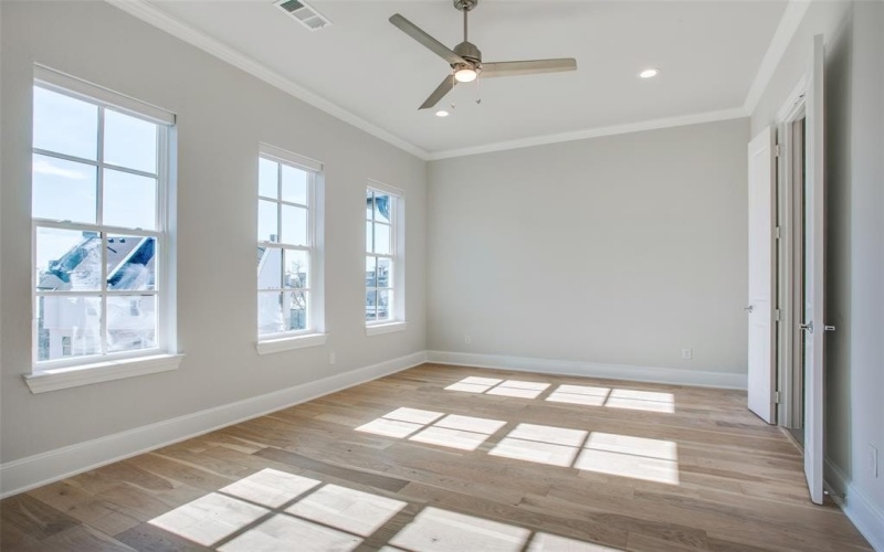 4645 New Water Lane, Dallas, TX 75219, 3 Habitaciones Habitaciones , ,3 BañosBaños,Residential,En Venta,4645 New Water Lane,20956819