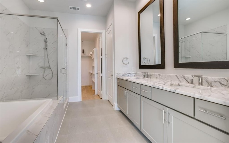 4645 New Water Lane, Dallas, TX 75219, 3 Habitaciones Habitaciones , ,3 BañosBaños,Residential,En Venta,4645 New Water Lane,20956819
