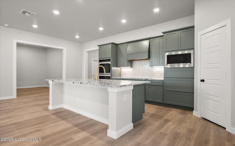 7005 18th Place, Lubbock, TX 79416, 4 Bedrooms Bedrooms, ,3 BathroomsBathrooms,Residential,For Sale,7005 18th Place,202555755