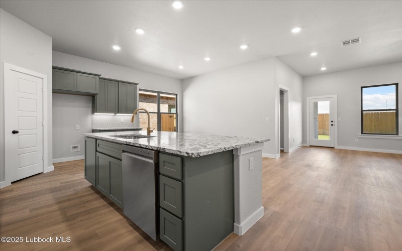 7005 18th Place, Lubbock, TX 79416, 4 Bedrooms Bedrooms, ,3 BathroomsBathrooms,Residential,For Sale,7005 18th Place,202555755