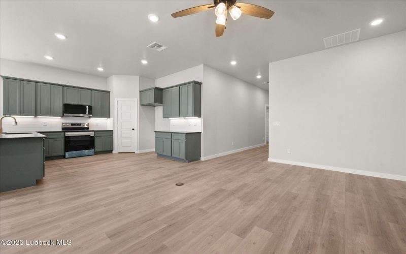 7003 18th Place, Lubbock, TX 79416, 4 Bedrooms Bedrooms, ,2 BathroomsBathrooms,Residential,For Sale,7003 18th Place,202555761