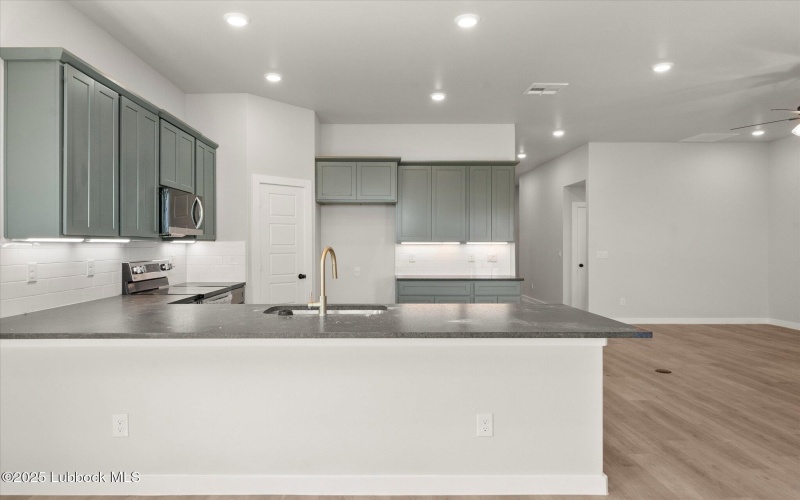 7003 18th Place, Lubbock, TX 79416, 4 Bedrooms Bedrooms, ,2 BathroomsBathrooms,Residential,For Sale,7003 18th Place,202555761