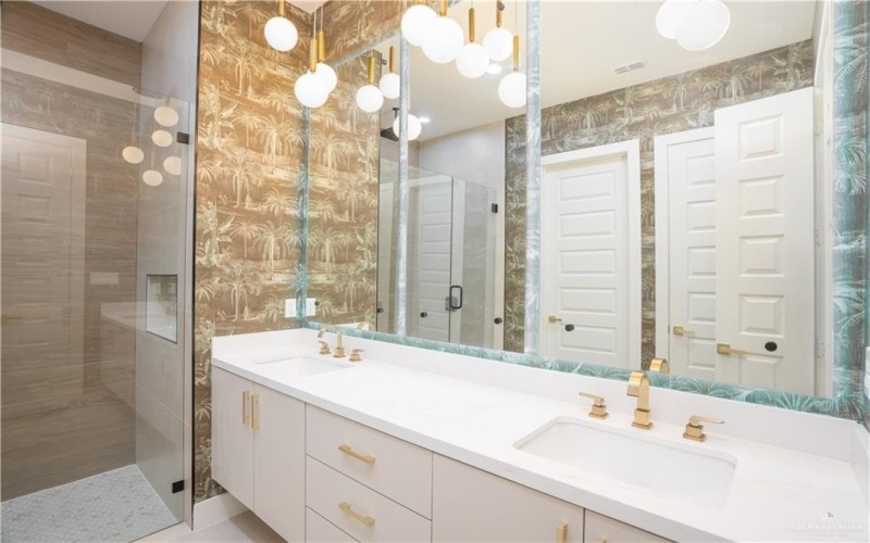 2607 Cottonwood Street, Mission, TX 78574, 4 Bedrooms Bedrooms, ,5 BathroomsBathrooms,Residential,For Sale,2607 Cottonwood Street,472973