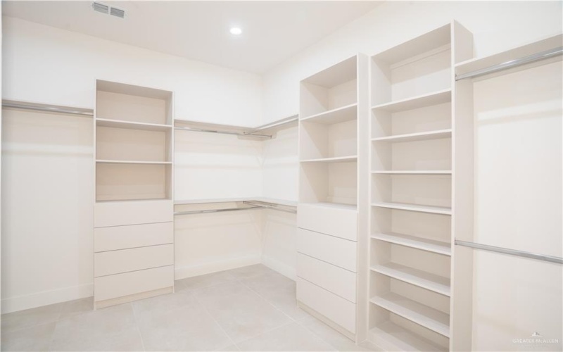 2607 Cottonwood Street, Mission, TX 78574, 4 Bedrooms Bedrooms, ,5 BathroomsBathrooms,Residential,For Sale,2607 Cottonwood Street,472973