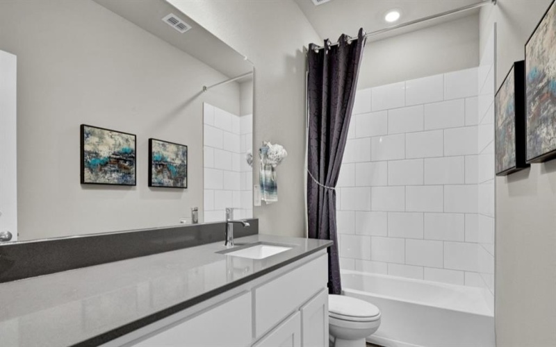 303 LIBBY Lane, Mansfield, TX 76063, 4 Habitaciones Habitaciones , ,2 BañosBaños,Residential,En Venta,303 LIBBY Lane,20956759