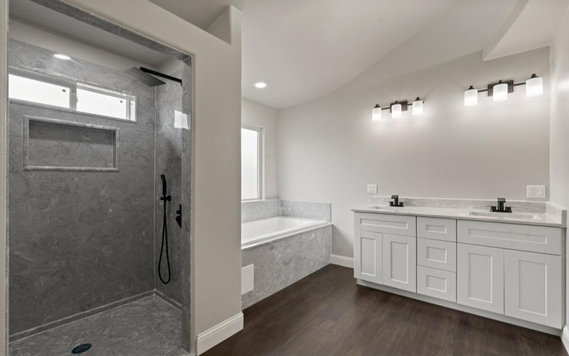 407 Charleston Park, Woodway, TX 76712, 3 Bedrooms Bedrooms, ,2 BathroomsBathrooms,Residential,For Sale,407 Charleston Park,20956988