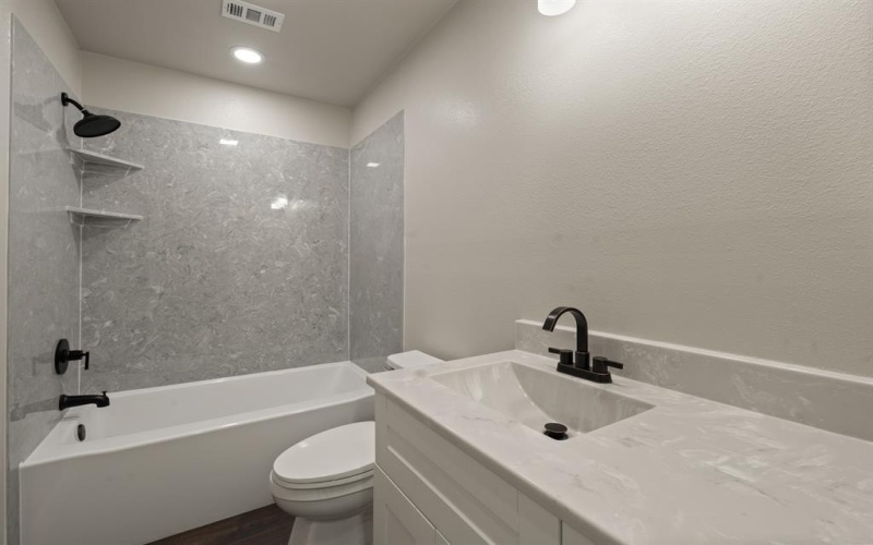 407 Charleston Park, Woodway, TX 76712, 3 Bedrooms Bedrooms, ,2 BathroomsBathrooms,Residential,For Sale,407 Charleston Park,20956988