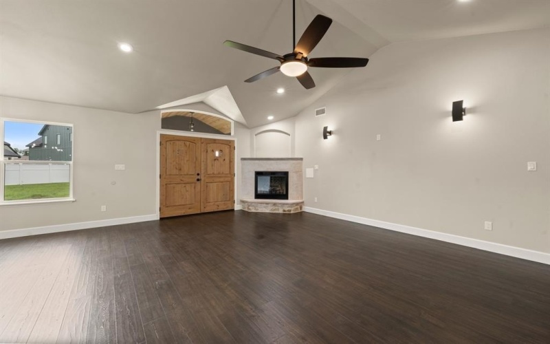 407 Charleston Park, Woodway, TX 76712, 3 Bedrooms Bedrooms, ,2 BathroomsBathrooms,Residential,For Sale,407 Charleston Park,20956988