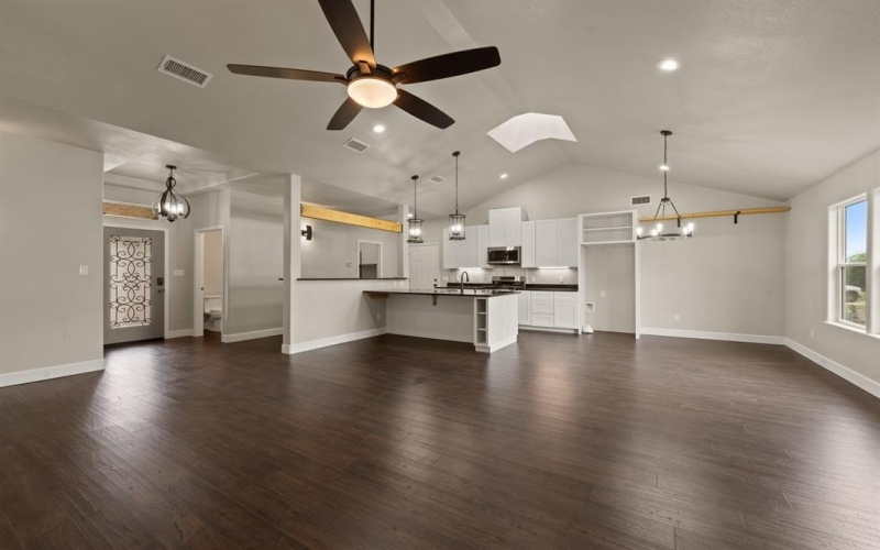 407 Charleston Park, Woodway, TX 76712, 3 Bedrooms Bedrooms, ,2 BathroomsBathrooms,Residential,For Sale,407 Charleston Park,20956988