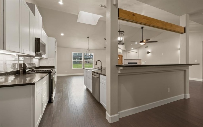 407 Charleston Park, Woodway, TX 76712, 3 Bedrooms Bedrooms, ,2 BathroomsBathrooms,Residential,For Sale,407 Charleston Park,20956988