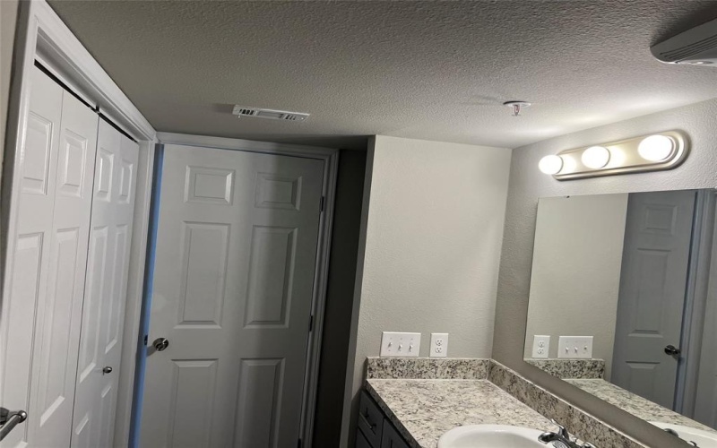 6108 Abrams Road #225, Dallas, TX 75231, 2 Habitaciones Habitaciones , ,1 BañoBaños,Residential,En Venta,6108 Abrams Road,20957250