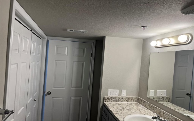 6108 Abrams Road #225, Dallas, TX 75231, 2 Habitaciones Habitaciones , ,1 BañoBaños,Residential,En Venta,6108 Abrams Road,20957250